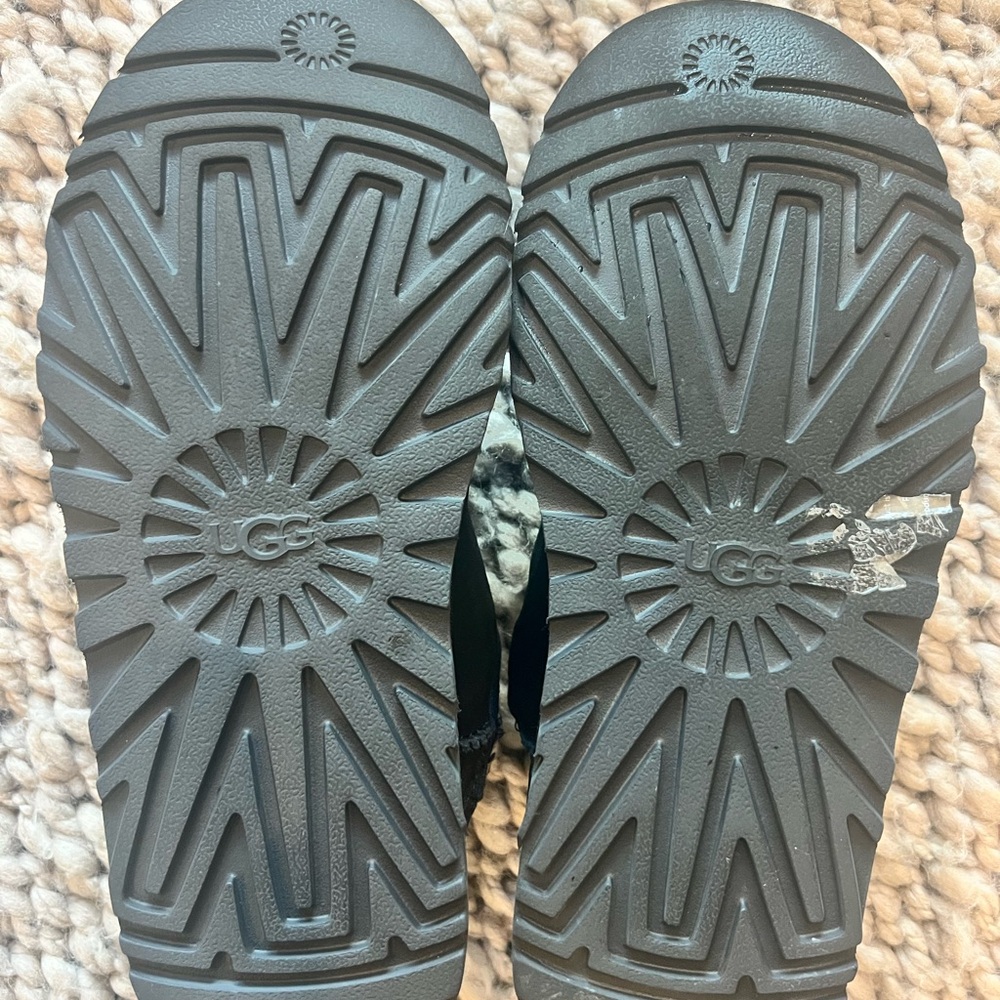 UGG Scuff Slippers Black Suede Sheepskin Men’s 8 - Picture 9 of 11